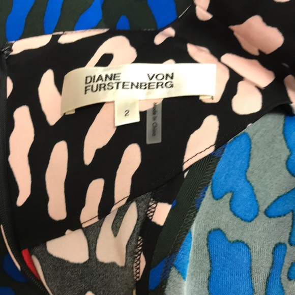 Fitted sheath Dress with long sleeves. - Picture 5 of 8